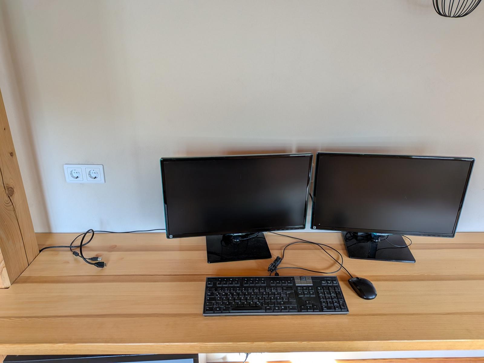 Homeoffice Arbeitsplatz mit WLAN